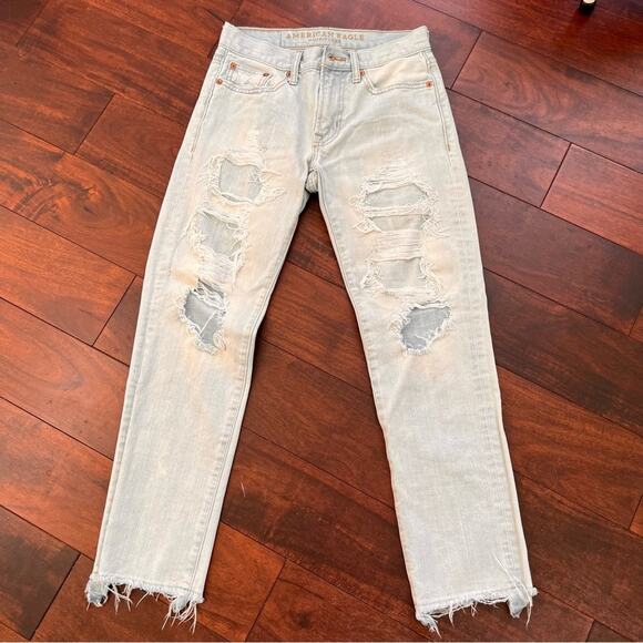 American Eagle Outfitters Straight Light Wash Distressed Jeans 26 - Picture 1 of 12